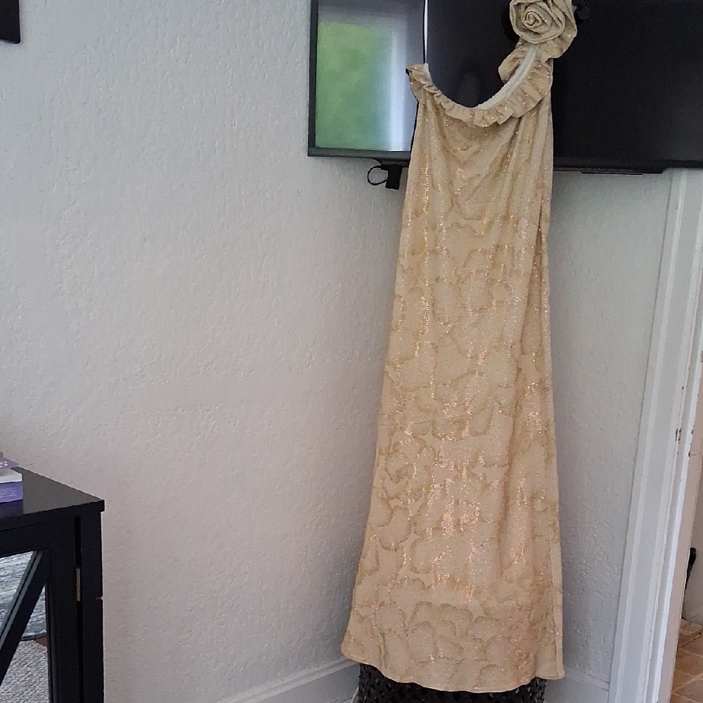 St. John Cream Gold Beaded Evening Dress Lenth 54